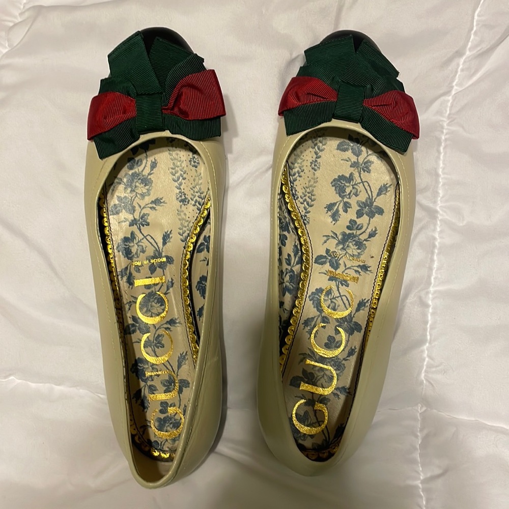 Authentic Gucci Ivory Sylvie Green & Red Web Bow Flats